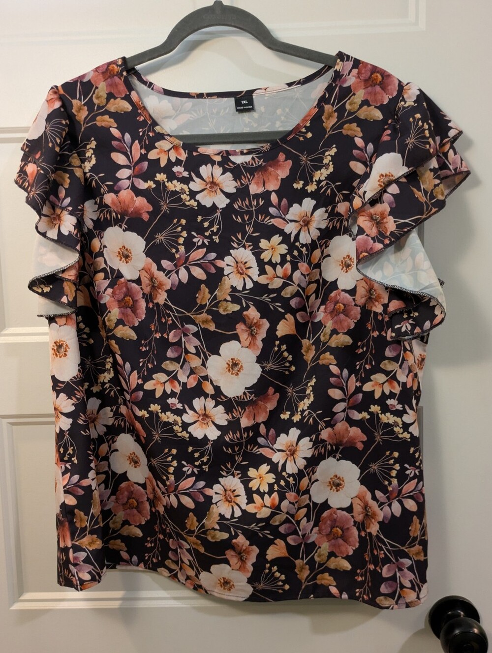 🔴 SHEIN Navy Floral Ruffle Sleeve Top with Blush & Cream Blooms